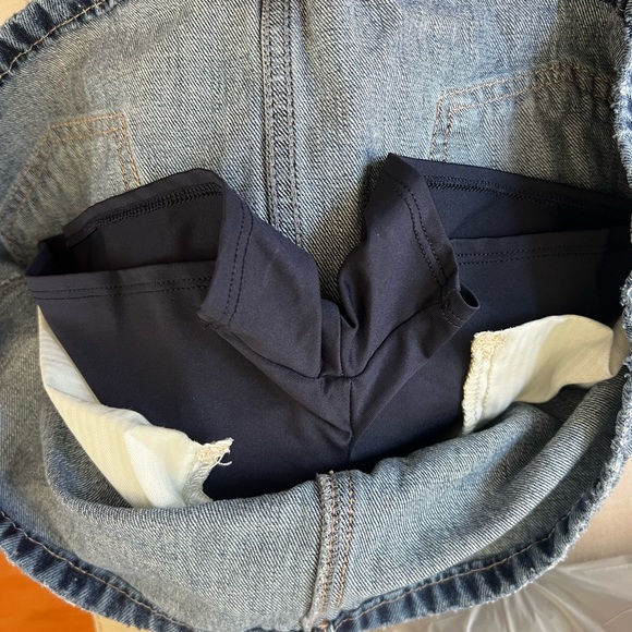 Hollister Low-Rise Embroidered Denim Mini Skort - Picture 4 of 4